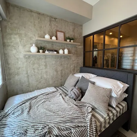 Cozy Condo Apartment In Red Residences Makati Near Malls And Airport